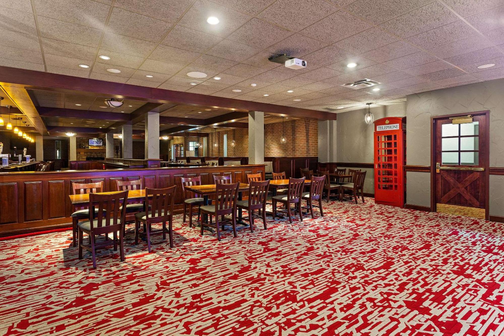 南本德温德姆华美达酒店 外观 照片
